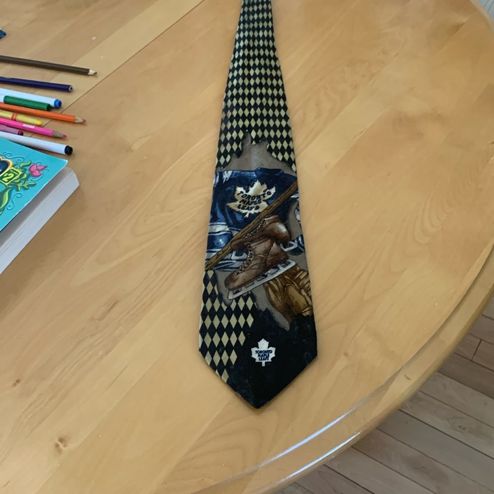 Toronto Maple Leafs tie…used-in good condition
